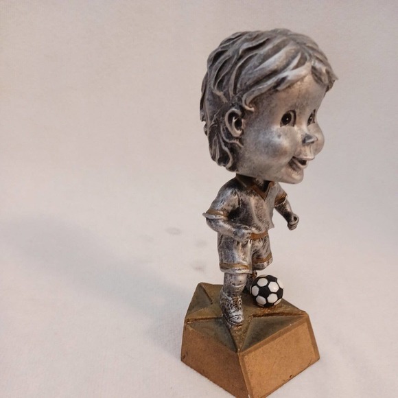 Soccer Player Male BOBBLEHEAD Resin 6" Trophy Cute Happy Face Realistic Soccer - Picture 4 of 10